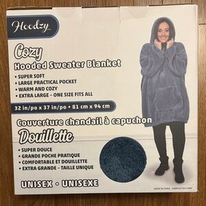 NEW Hoodzy Cozy Hooded Sweater Blanket/Blanket Hoodie in Blue